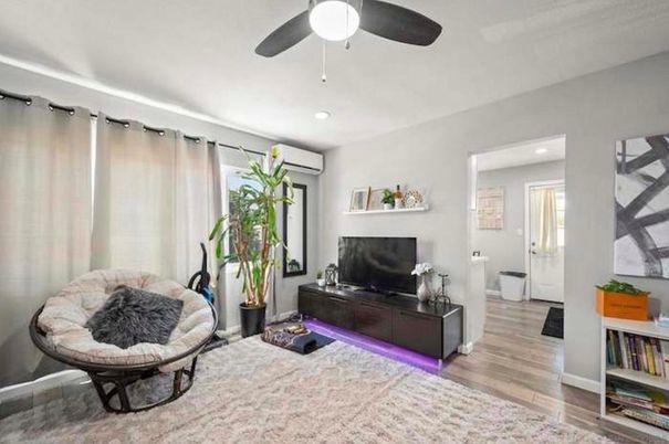 Interior, Recessed Lighting, Wood Texture Flooring