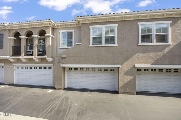 Attached, Exterior, Facade, Mediterranean