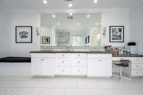 Bathroom, Dual Sink Vanities, Interior, Recessed Lighting