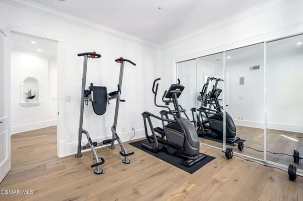 Fitness Equipment, Interior, Recessed Lighting, Wood Texture Flooring