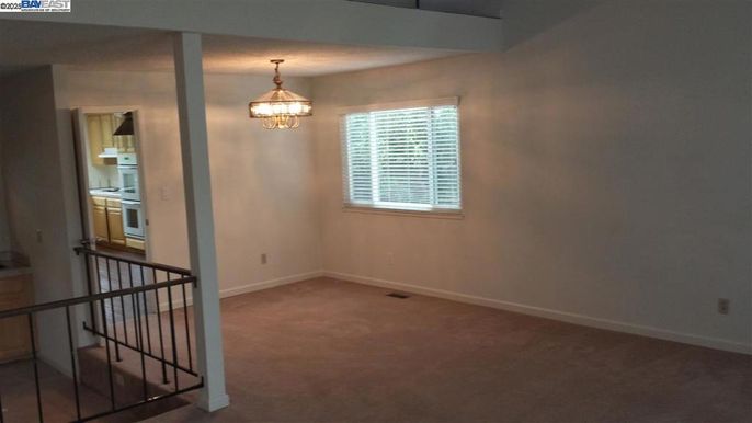 Empty room, Interior, Pendant Lights