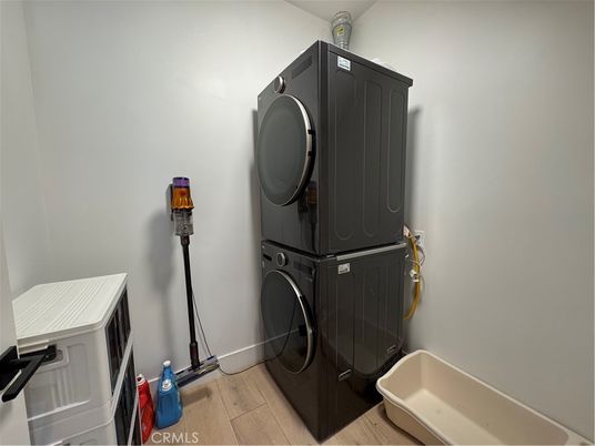 Interior, Utility Closets, Washer, Wood Texture Flooring