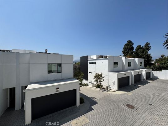 Attached, Exterior, Facade, Modern