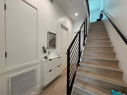Interior, Recessed Lighting, Wood Texture Flooring