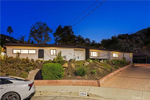 Exterior, Facade, Ranch