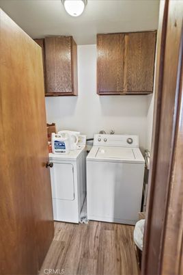 Interior, Washer, Wood Texture Flooring