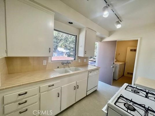 Interior, Kitchen, Tile Countertops, Washer