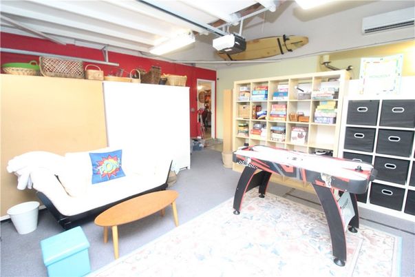 Game Room, Interior