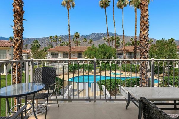 Exterior, Pool, Other