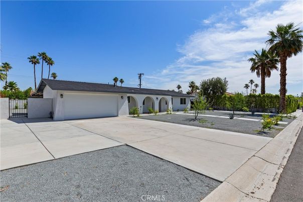 Attached, Exterior, Facade, Ranch