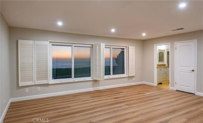Empty room, Interior, Recessed Lighting, Water, Wood Texture Flooring