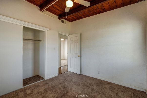 Empty room, Interior, Wooden Ceilings