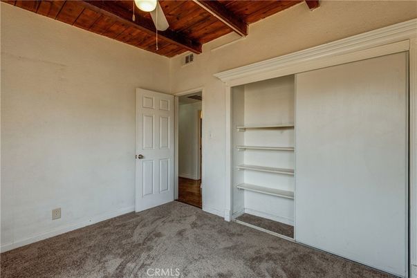 Empty room, Interior, Wooden Beams, Wooden Ceilings