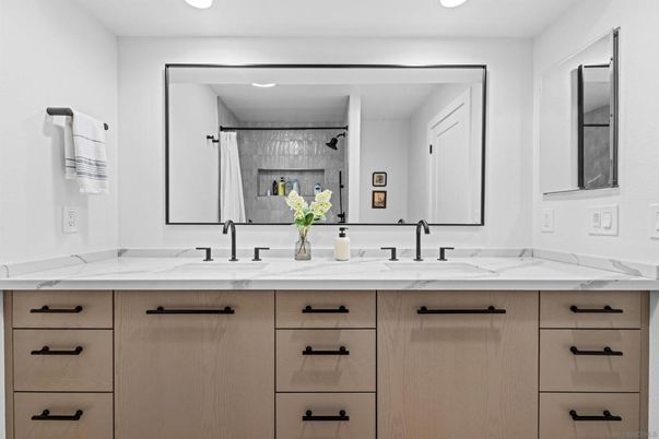 Bathroom, Dual Sink Vanities, Interior, Recessed Lighting
