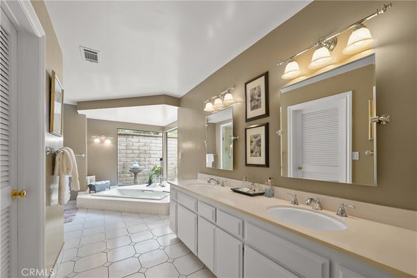 Bathroom, Dual Sink Vanities, Interior