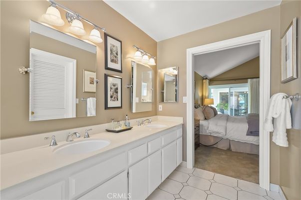 Bathroom, Bedroom, Dual Sink Vanities, Interior