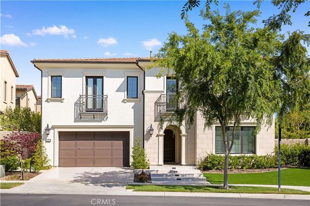Attached, Exterior, Facade, Mediterranean