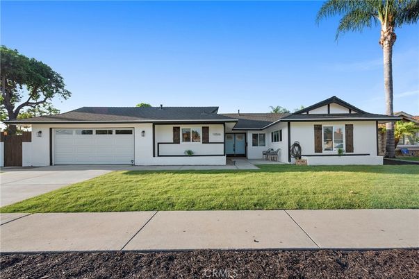 Attached, Exterior, Facade, Ranch