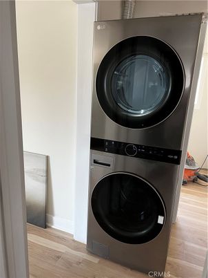 Interior, Utility Closets, Washer, Wood Texture Flooring