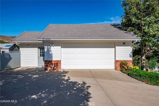 Detached Garage, Exterior
