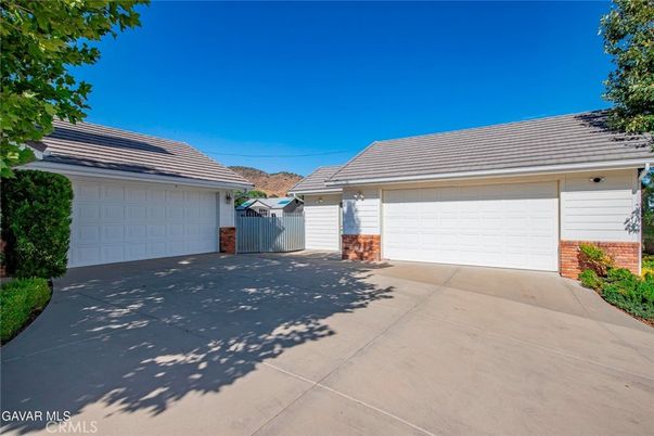 Detached Garage, Exterior