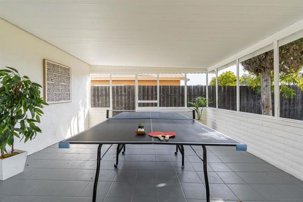 Game Room, Interior