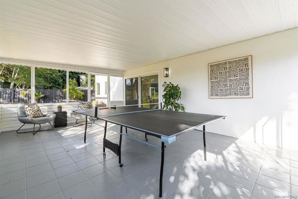 Game Room, Interior