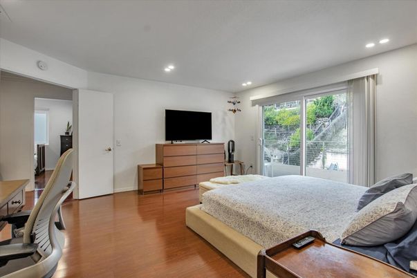 Bedroom, Home Office, Interior, Recessed Lighting, Wood Texture Flooring