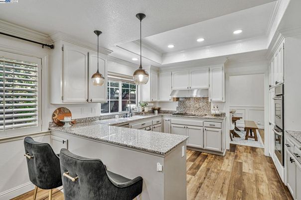 Interior, Kitchen, Pendant Lights, Recessed Lighting, Wood Texture Flooring