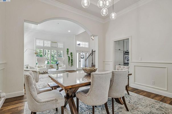 Dining room, Interior, Living room, Pendant Lights, Recessed Lighting, Wood Texture Flooring
