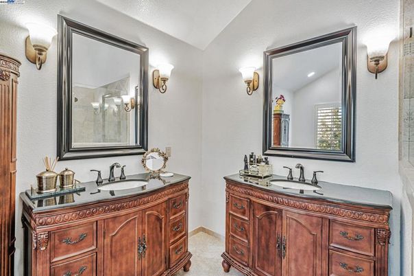 Bathroom, Dual Sink Vanities, Interior, Recessed Lighting