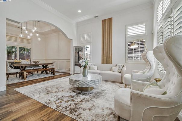 Dining room, Interior, Living room, Pendant Lights, Recessed Lighting, Wood Texture Flooring