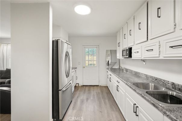 Interior, Kitchen, Recessed Lighting, Washer, Wood Texture Flooring