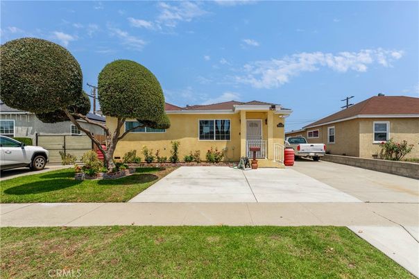 Backyard, Exterior, Facade, Ranch