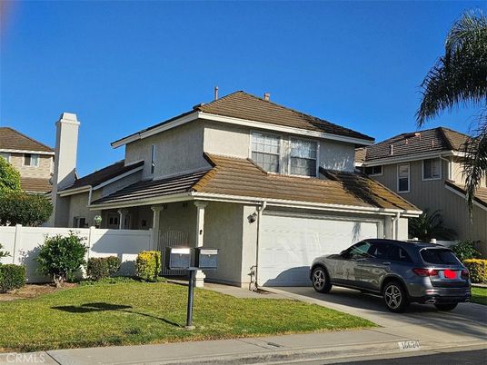 Attached, Exterior, Facade, Mediterranean