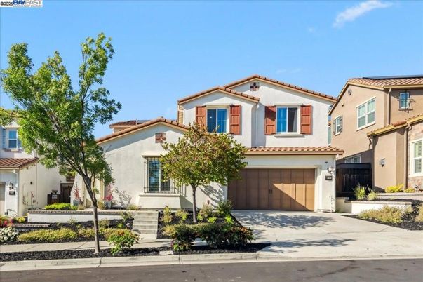 Attached, Exterior, Facade, Spanish Mediterranean