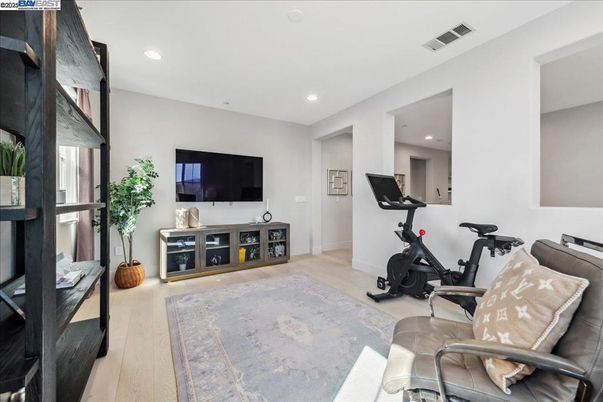 Fitness Equipment, Interior, Recessed Lighting, Wood Texture Flooring