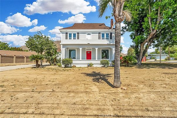 Backyard, Exterior, Facade, American Foursquare