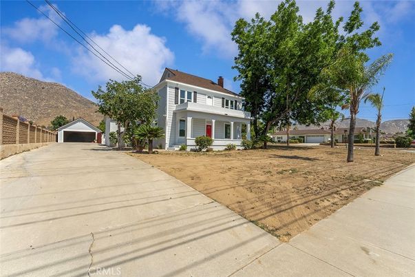 Backyard, Detached Garage, Exterior
