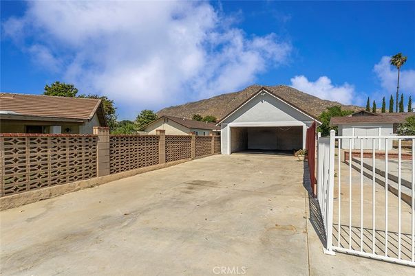 Backyard, Detached Garage, Exterior
