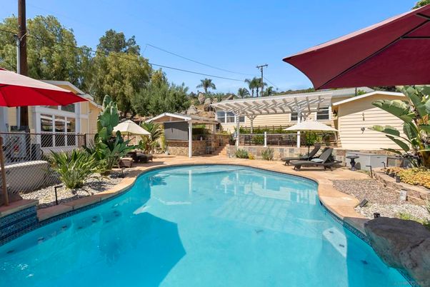 Exterior, Pool