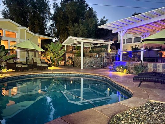 Exterior, Pool