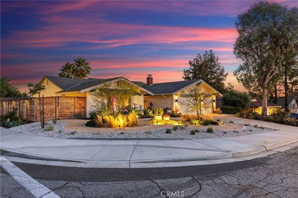 Backyard, Exterior, Facade, Ranch