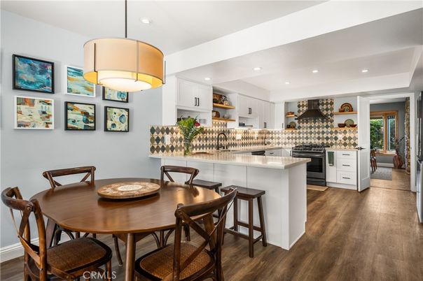 Dining room, Interior, Kitchen, Pendant Lights, Recessed Lighting, Wood Texture Flooring