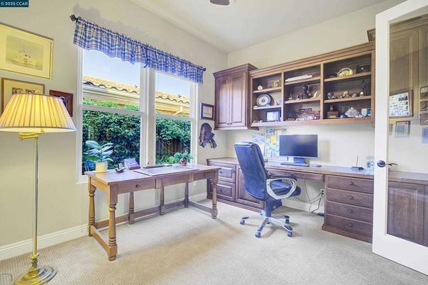 Home Office, Interior