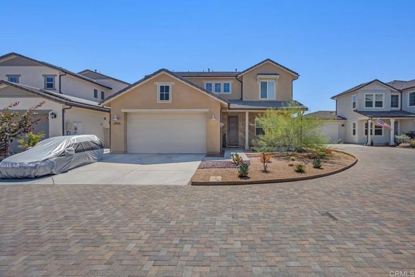 Attached, Exterior, Facade, American Craftsman