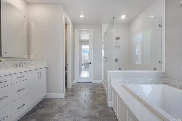 Bathroom, Dual Sink Vanities, Interior, Recessed Lighting
