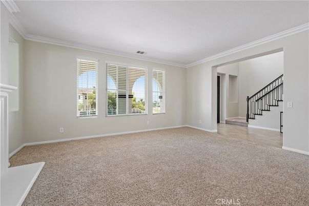 Empty room, Interior