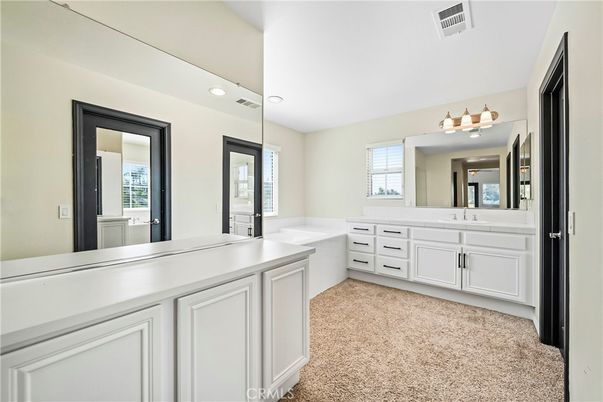 Bathroom, Dual Sink Vanities, Interior, Recessed Lighting