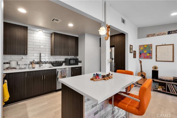 Dining room, Interior, Kitchen, Pendant Lights, Recessed Lighting, Wood Texture Flooring